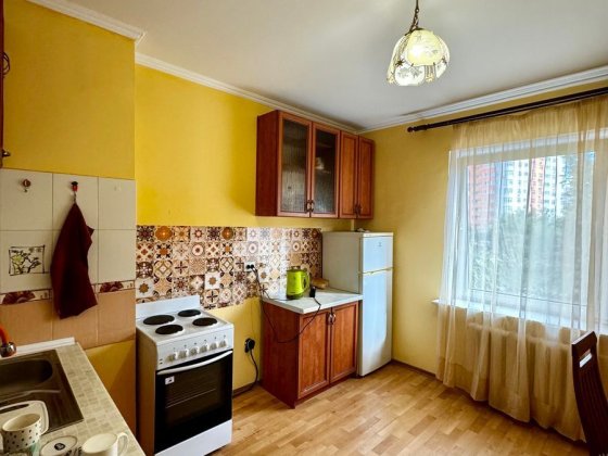 Продам 2к, другій поверх, Позняки, вул. Олени Пчілки, 4 Київ