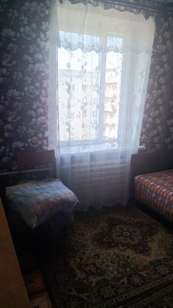 Сдам малосемейку на Молодежном за 3000 за все. - фото 1