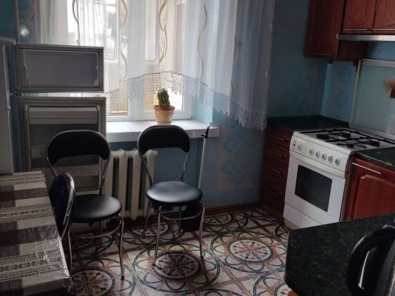 4 к.к. Озерна ( друга зупинка від озера)