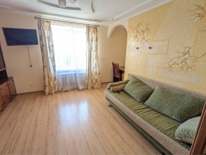 Здається 2 кімнатна квартира вул.Соборна 438 - фото 1