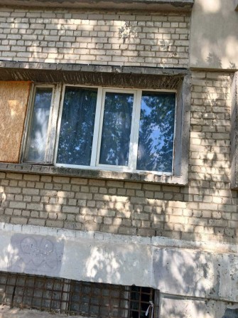 Продам гостинку недорого с мебелью и холодильником - фото 1