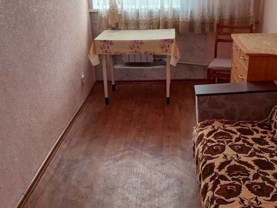 Продам гостинку в центре города рядом с площадью Небесной Сотни. Харків