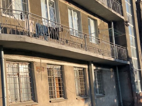 Продам в розтермінування / кредит/ 2-х кімнатну гостинку з мож с/у Харьков