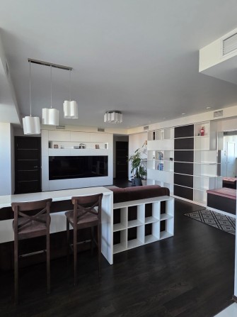 Трикімнатна, євроремонт, вул. Сікорського 1 - фото 1