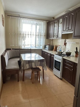 Гарна квартира в новобудові, закритий двір, місце під авто - фото 1