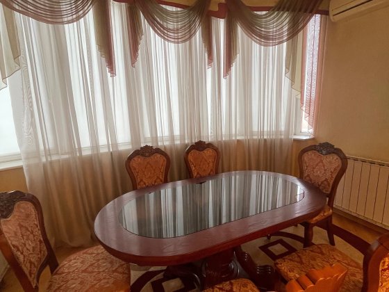 Здається 3 кімнатна квартира 29000 грн м .Мінська Тимошенко 21 Київ