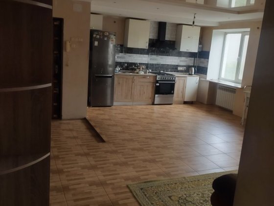 Трёхкомнатная квартира возле Славутич Арена.Стадион.80кв.м.Студия. Запорожье