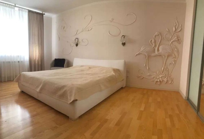 Продаж 5-к квартири вул. Срібнокільська 1 - фото 1