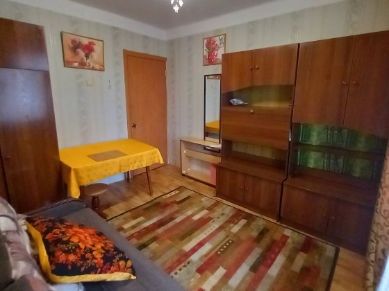 затишна кімната для дівчини на Лісовому масиві Київ