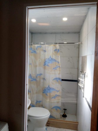 Здаеться окрема кімната,дві. в домі е всі умови.На 1 людину. - фото 1