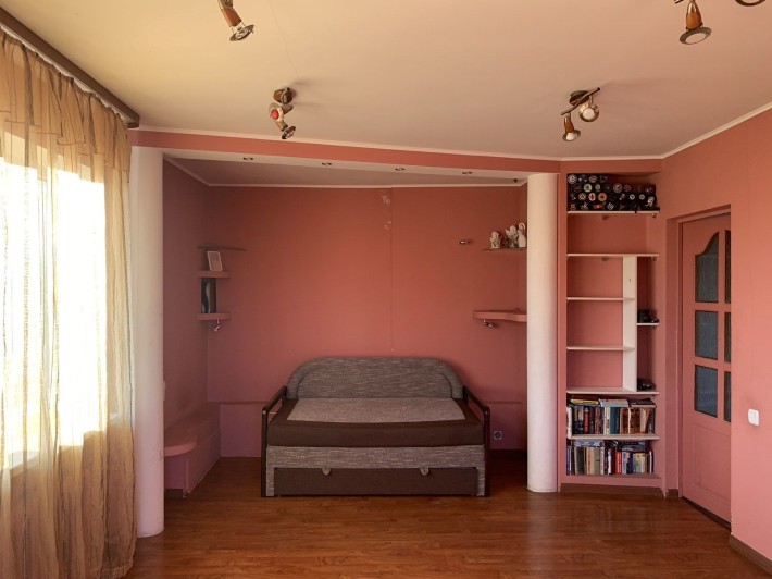 Простора Простора кімната в с. Петропавлівська Борщагівка - фото 1