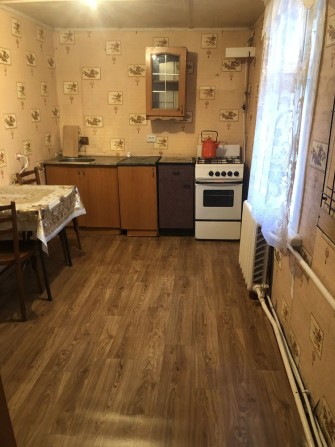 Здається півбудинка в центрі - фото 1