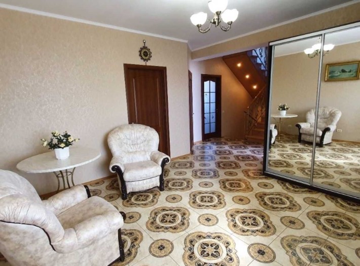 Оренда сучасного, затишного будинку в Полтаві. - фото 1
