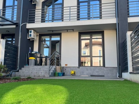 Здається в оренду 3к.таунхаус біля Кварцу вул Головна Черновцы