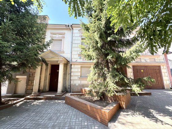 Аренда просторного дома в центре со своим двориком Миколаїв