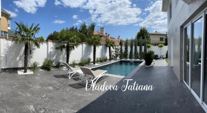 Аренда НОВОГО ДОМА в Совиньоне,  230м², гараж, бассейн - фото 1