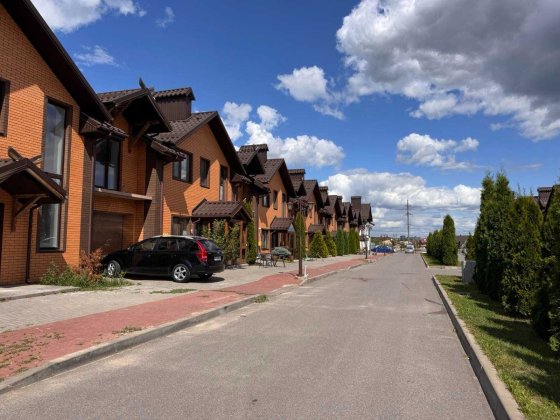 Довгострокова оренда таунхауса в Агрономічному Агрономічне