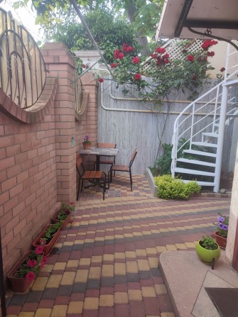 От собственника сдам длительно апартаменты из 3-х комнат в частном дом - фото 1