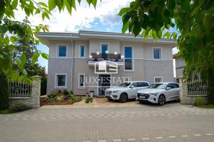 Аренда современного дома с бассейном в КГ «Золоче Прованс» - фото 1