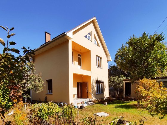 "Голубе Озеро", оренда будинку на довгий термін. Підгірці