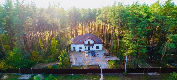 Будинок в сосновому лісі - фото 1