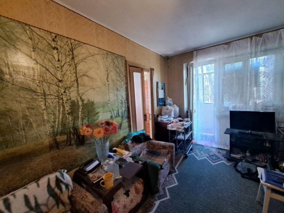 Продам 2хком средний этаж