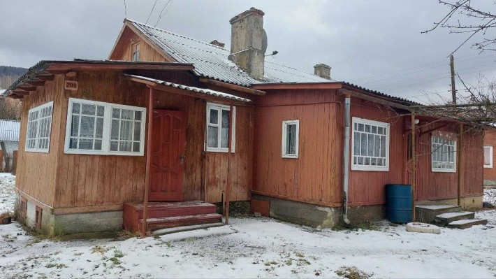 Половина будинку з великою земельною ділянкою перед Східницею - фото 1
