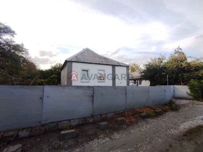 Продам добротний будинок в дуже гарній локації району Карнаухівка! - фото 1