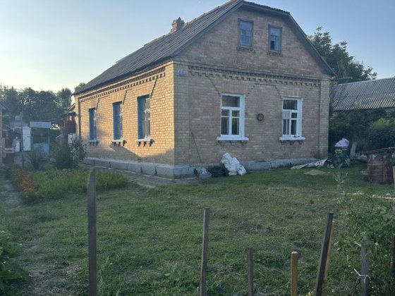 Житловий будинок.  Віта-Поштова В центрі села 10 сот Віта-Поштова