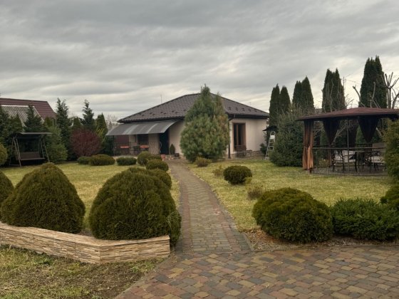 Продаж земельної ділянки та будинку Володимир