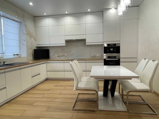 Продається двоповерховий будинок у закритому котеджному містечку Володимир