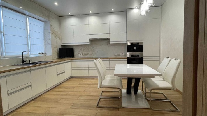 Продається двоповерховий будинок у закритому котеджному містечку - фото 1