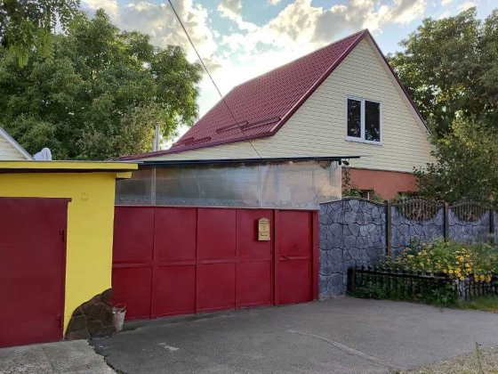 Продам добротний будинок в Дергачах р-н залізничного переїзду. Дергачи