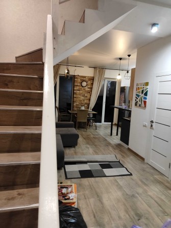 Таунхаус з ремонтом поруч з озером Мінімальне оформлення - фото 1