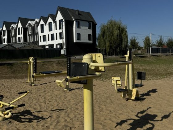 Продаж таунхаусів біля центального озера, вся інфпаструктура. Гостомель