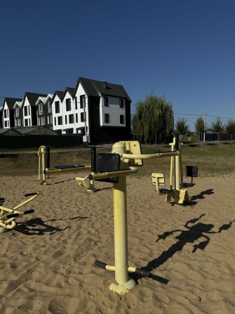 Продаж таунхаусів біля центального озера, вся інфпаструктура. - фото 1