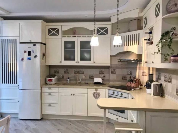 Дуплекс з гарним РЕМОНТОМ в оточенні сосен. Зручний виїзд на Київ - фото 1