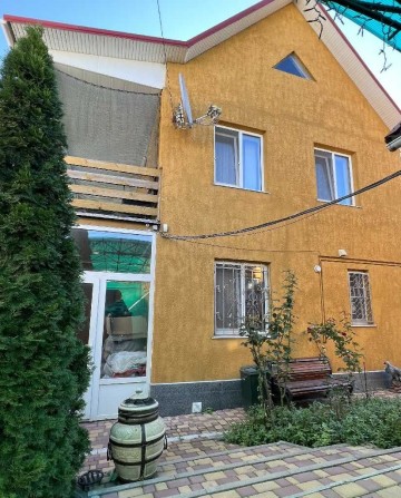 Продается 2-х этажный дом в г. Черноморске - фото 1