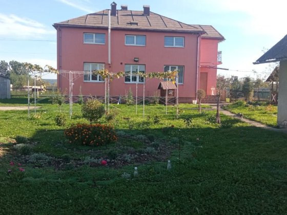 В зв"язку з виїздом продається будинок в центральній частині м. Калуша Калуш