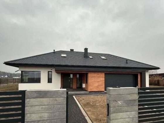 Продаж будинку недалеко від міста Кам'янець-Подільський