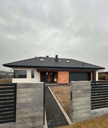 Продаж будинку недалеко від міста - фото 1