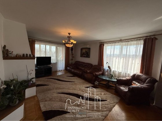 Поодам великий будинок з шикарною локацією Кам'янець-Подільський