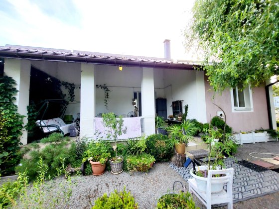 Новий будинок з ремонтом! Центр. 20 соток. Газ. Є пічне опалення. Гостомель