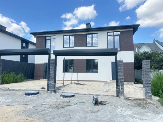 Газифікований дуплекс навпроти озера, ділянка 2.5 соток Гостомель