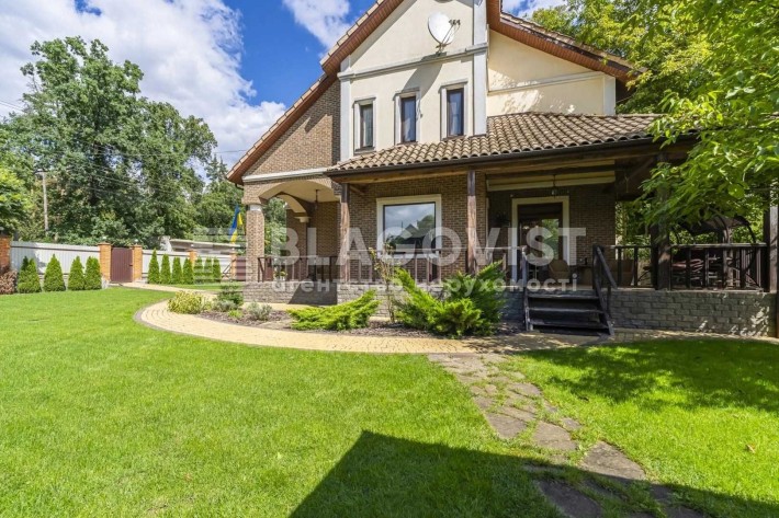 Продаж будинку в Києві, розташований поруч з лісом у межах міста. - фото 1