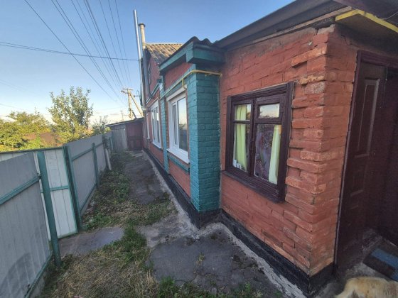 Продам будинок на 2 входи в районі військового містечка Лубни