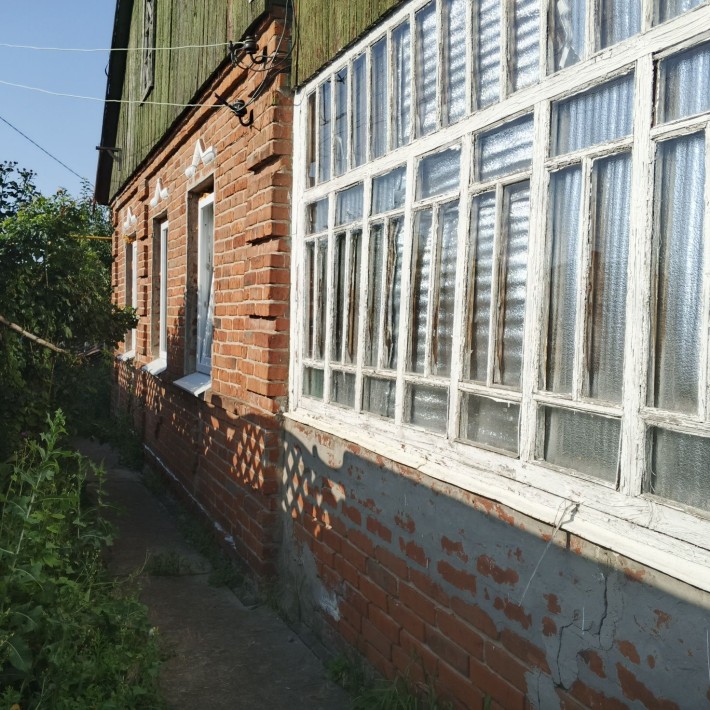 Продаю кирпичный дом в живописном р-не г Мерефа 27 соток - фото 1