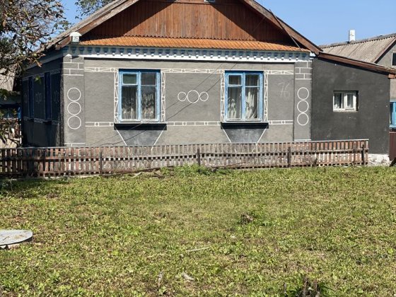 Прадам будинок. район ринок Урожай Звягель