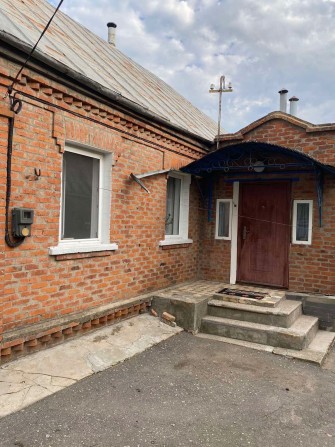 Продам будинок в м. Ромни (район 5 школи) - фото 1