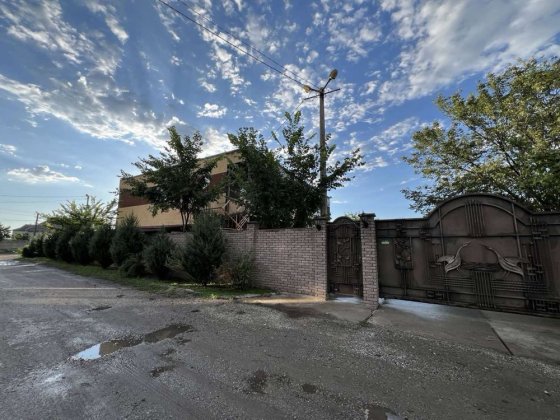 Продам будинок 290 м.кв в місті Павлоград. Павлоград